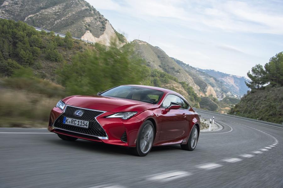  Lexus RC300h 2018 года  (WW) (фото 37 из 139)